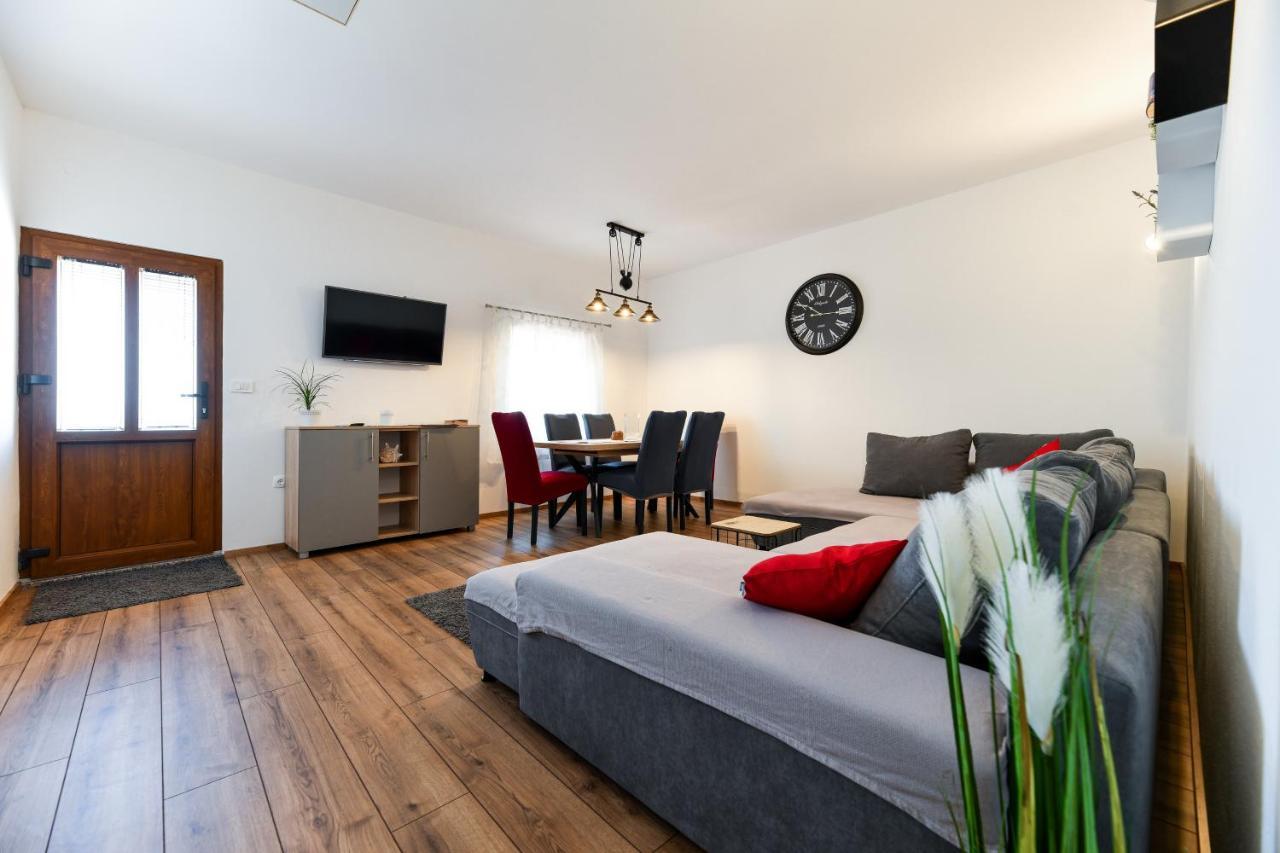 Holiday Home Škevini Dvori Starigrad Paklenica Dış mekan fotoğraf